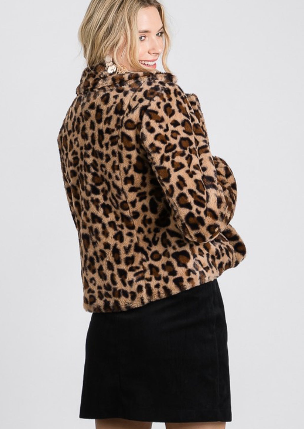 ABRIGO CORTO FUR LEOPARDO